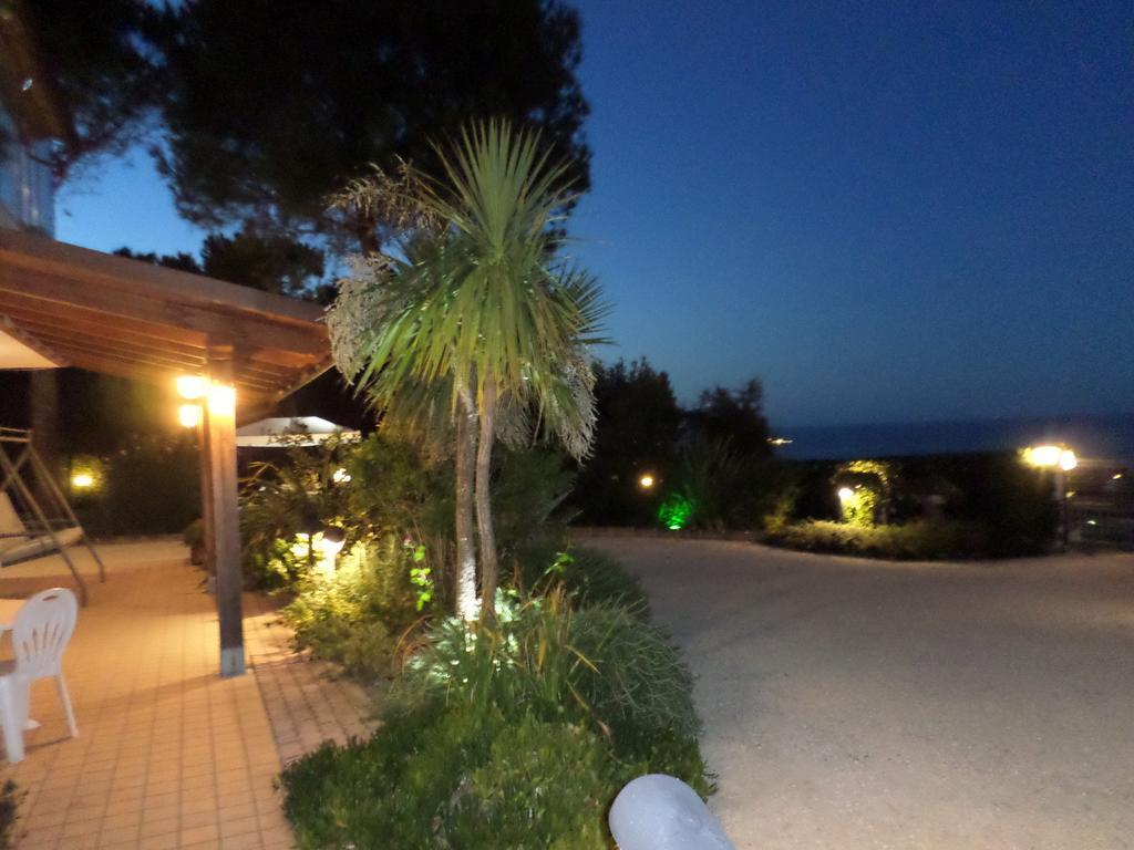 Bed And Breakfast " Il Tesoro Di Mario " ファルコナーラ・マリッティマ エクステリア 写真