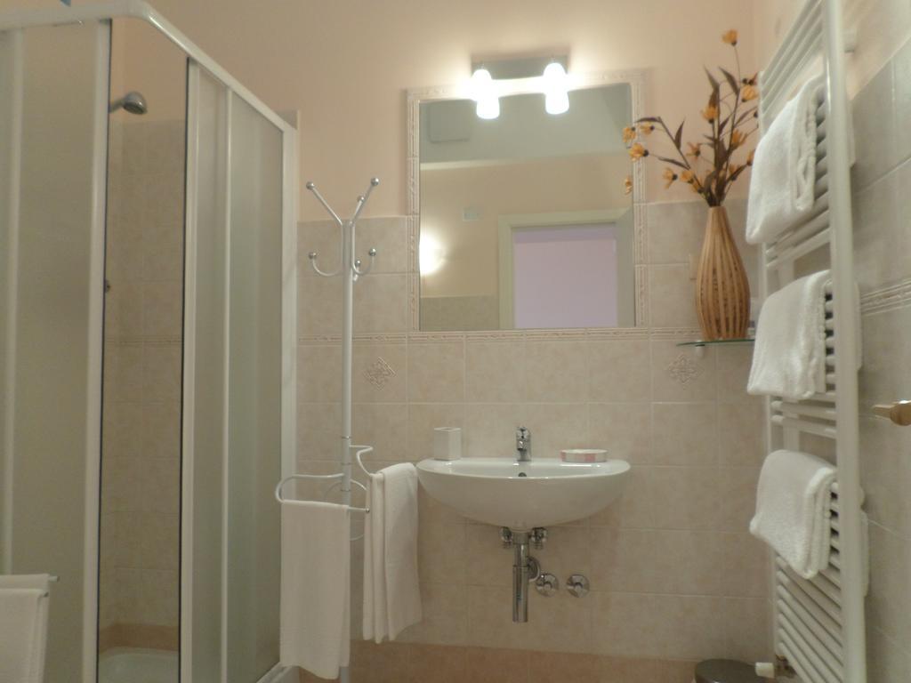 Bed And Breakfast " Il Tesoro Di Mario " ファルコナーラ・マリッティマ 部屋 写真